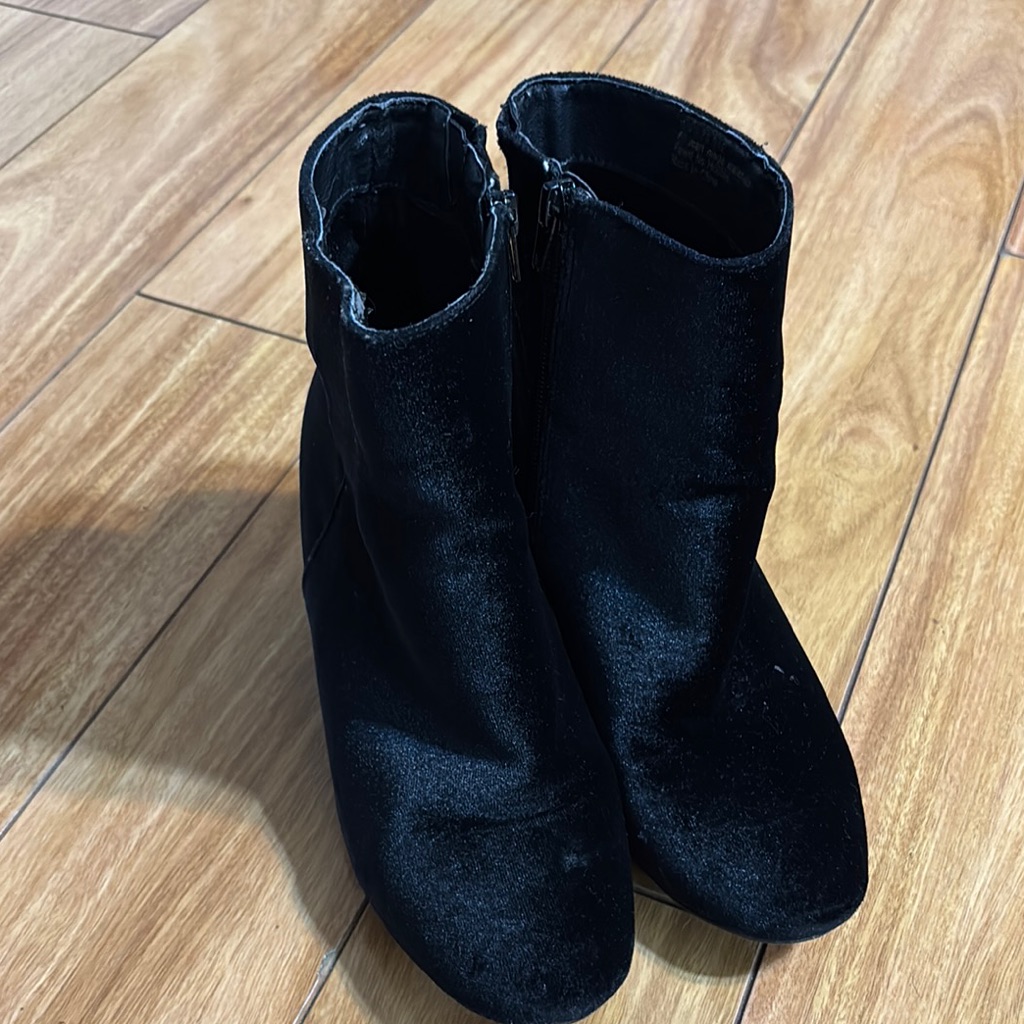 Zara Black Ankle Boots With Suede Finish And Slip-On Style